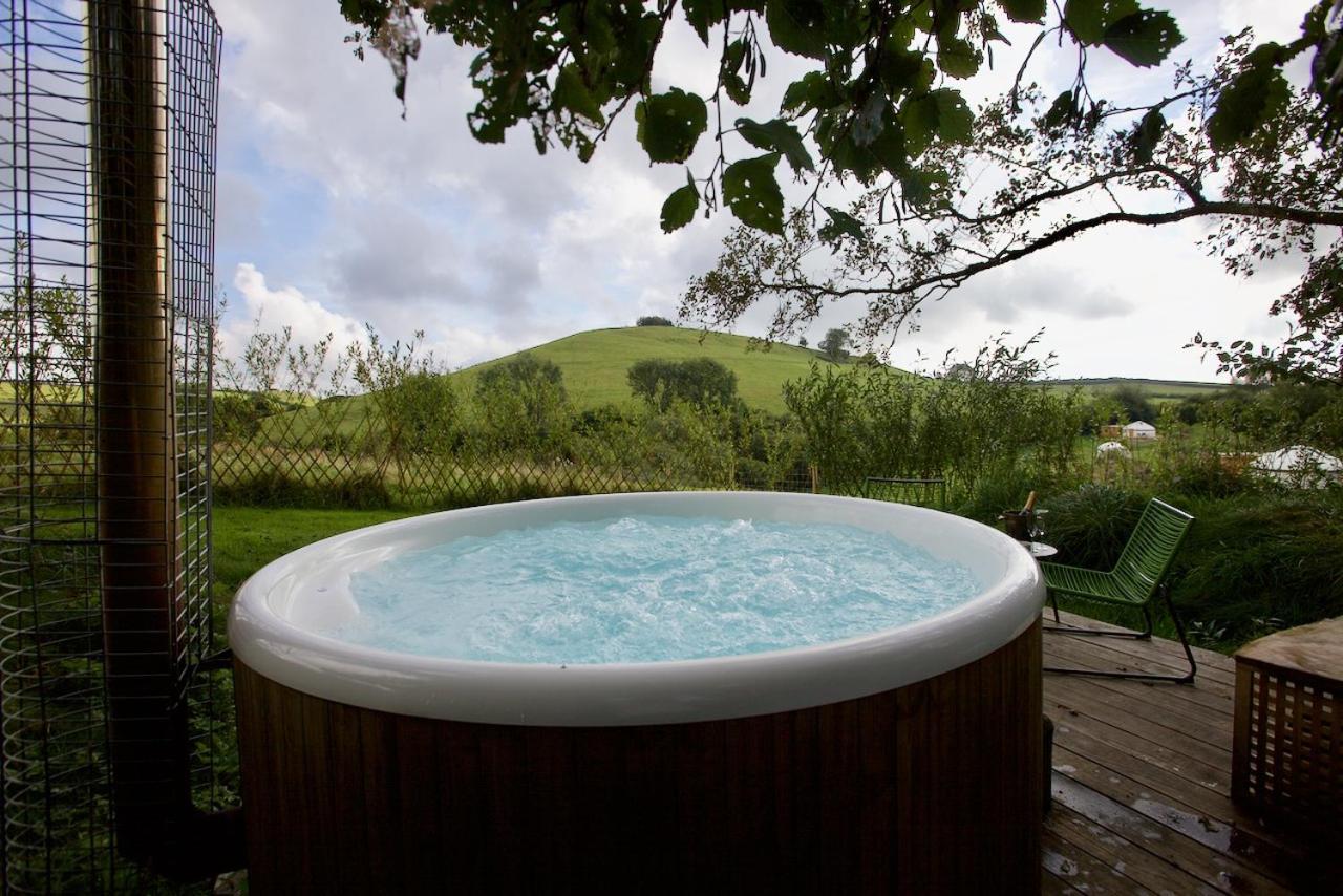 Bracken Yurt At Walnut Farm Glamping Otel Netherbury Dış mekan fotoğraf